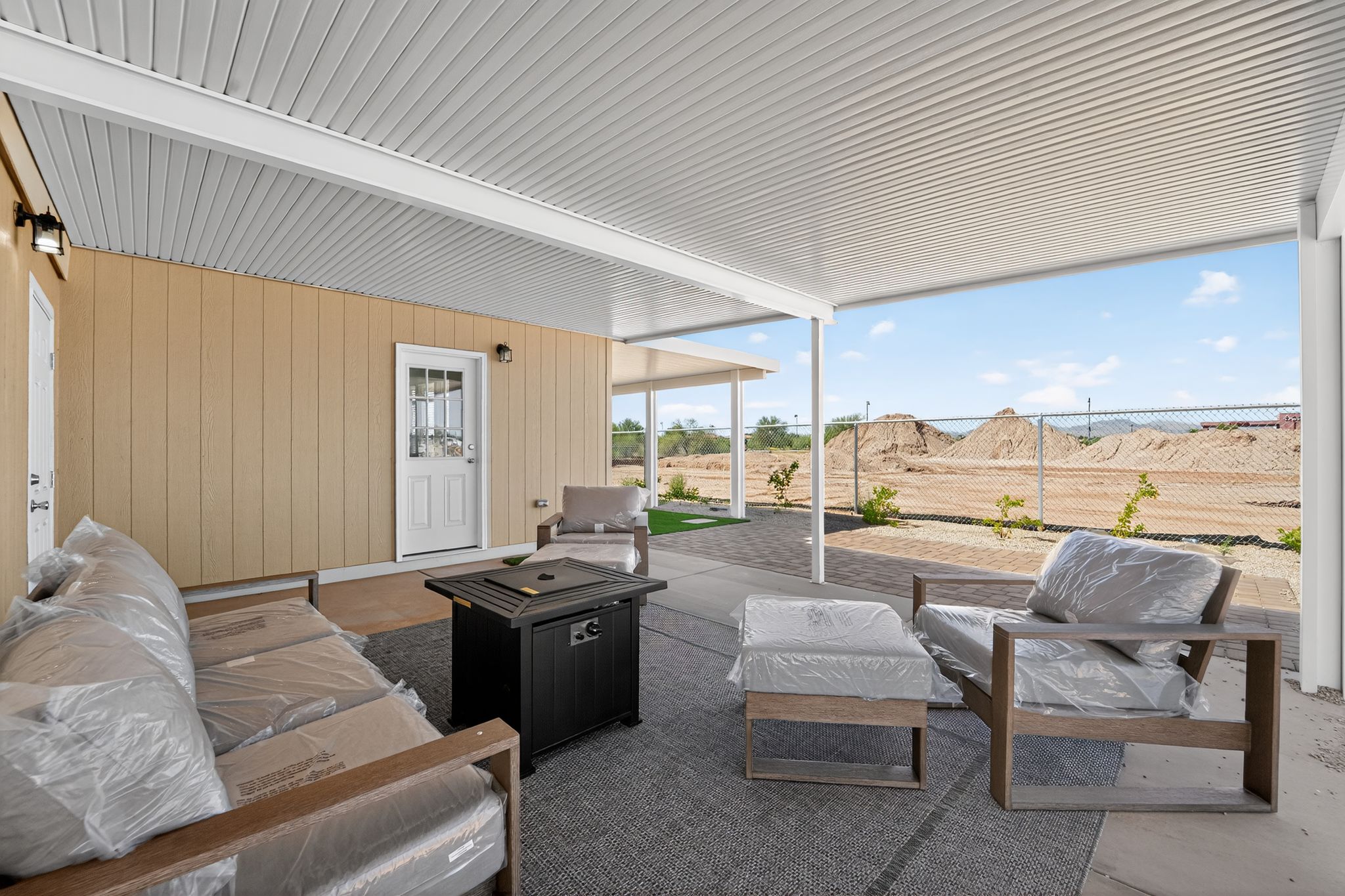 05_11201_N_El_Mirage_Rd_El_Mirage_AZ_85335_USA-Living_room-DSC01788