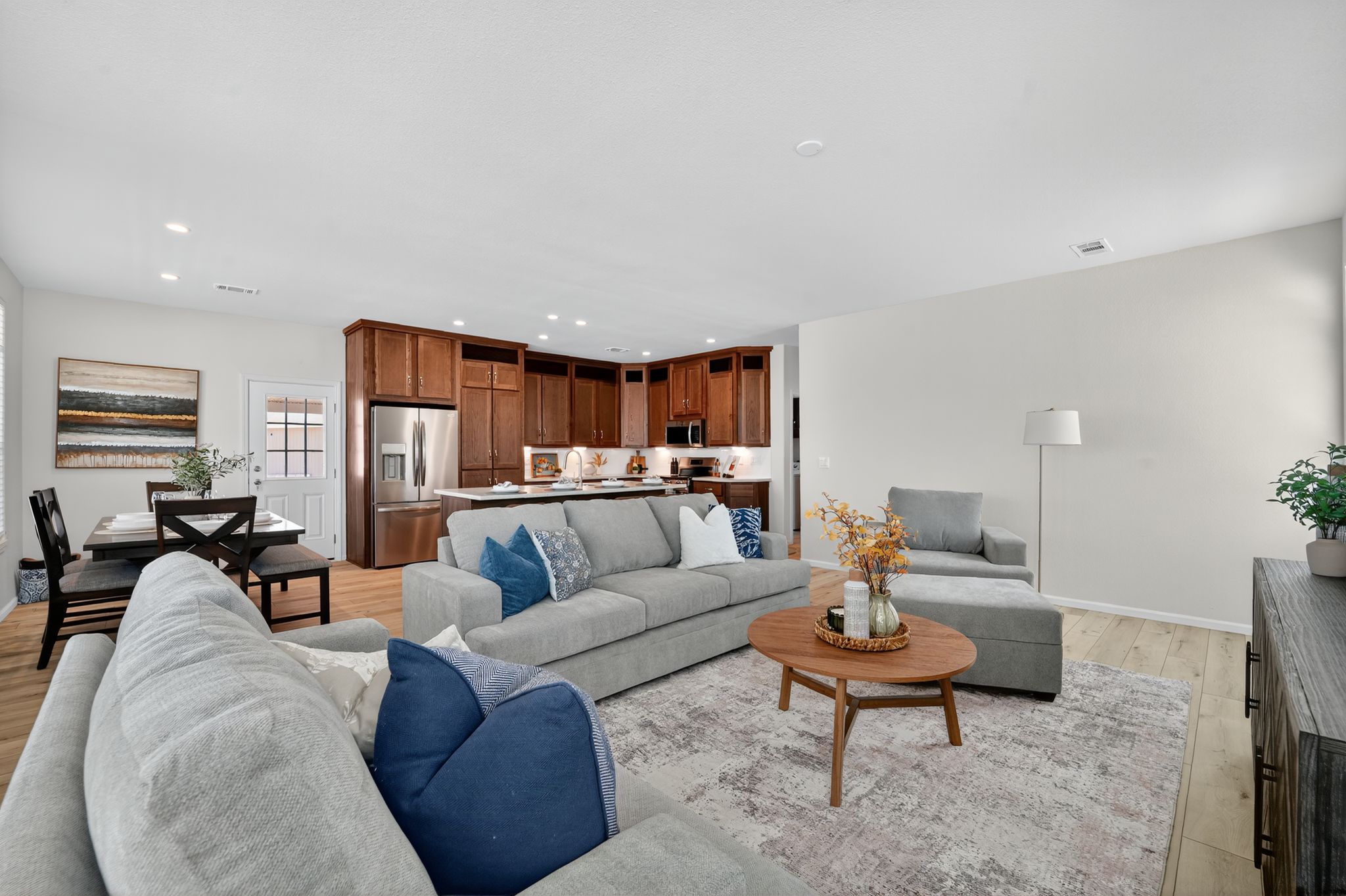 08_11201_N_El_Mirage_Rd_El_Mirage_AZ_85335_USA-Living_room-DSC01786