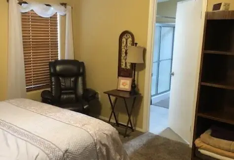 Lot 835 (8)