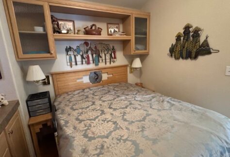 652-Bed
