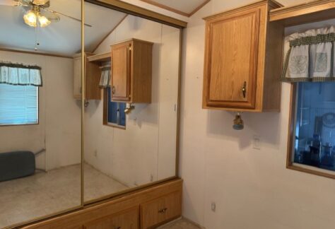 528-Closet