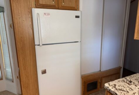 528-Refrigerator