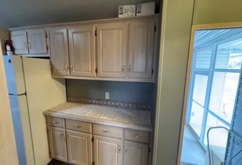 737-Cabinet-Up