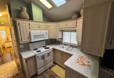 737-Kitchen