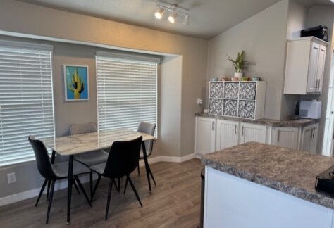 786-Kitchen-Table-Area