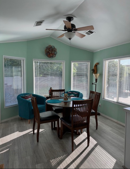 466-Front-Room
