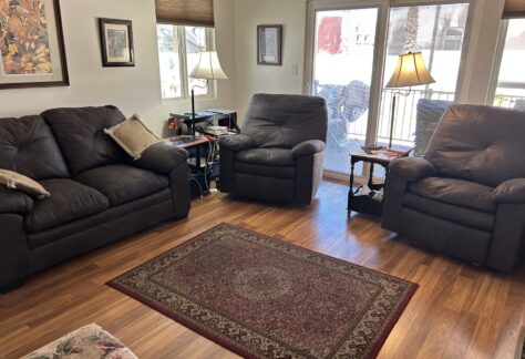 7-AZ-Room-Couch