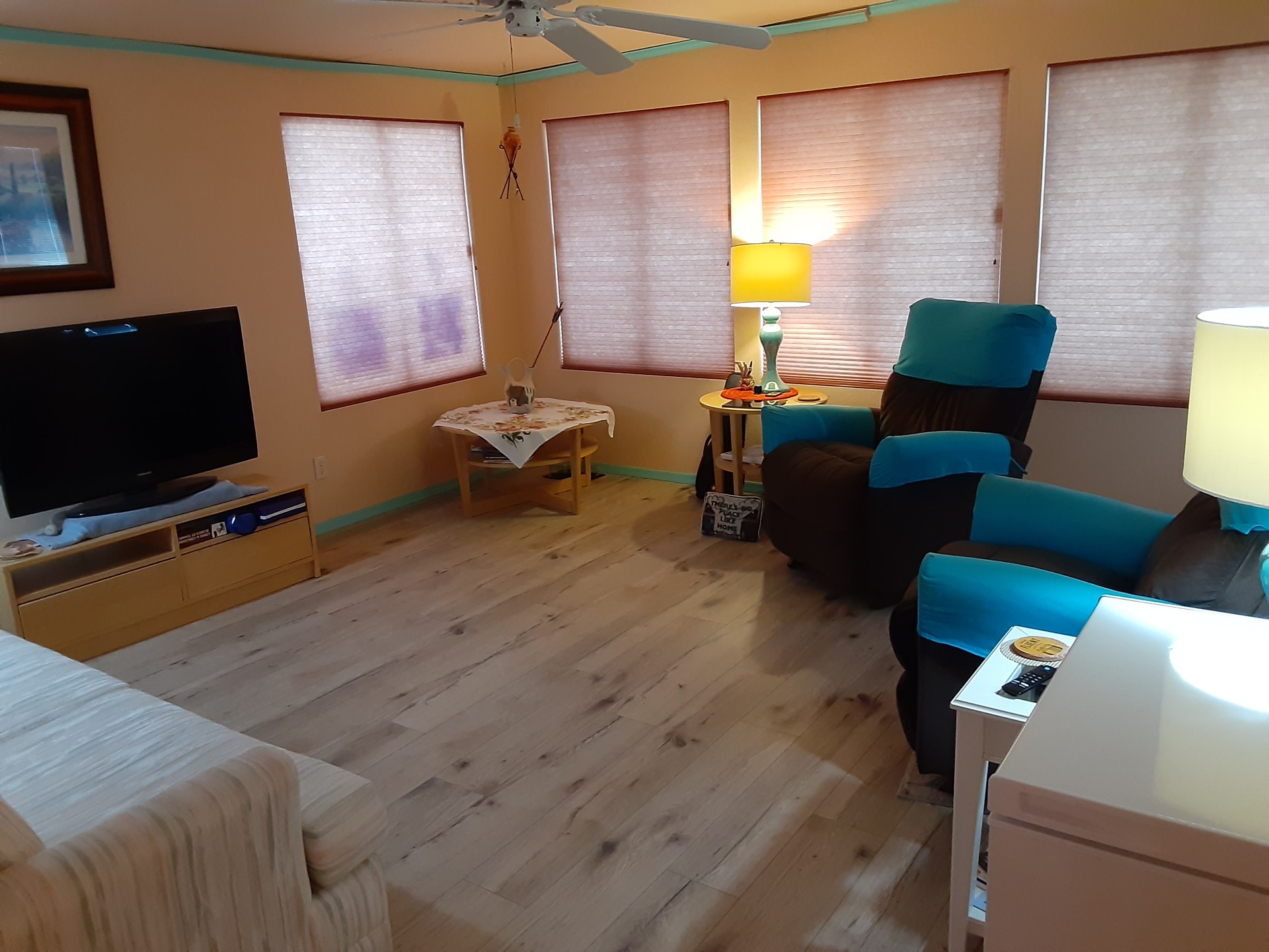301-Chair-AZ-Room