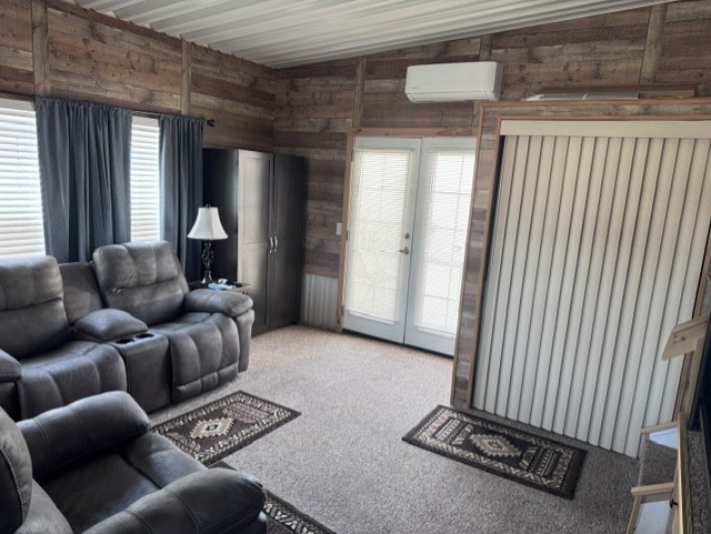 570-Up-AZ-Room